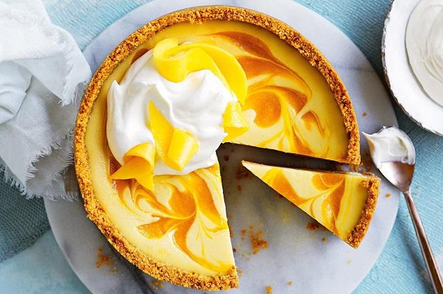 गर्मियों में घर पर बनाएं टेस्टी Mango Cheesecake, इस आसान रेसिपी से