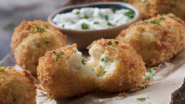 बच्चों को बनाकर खिलाएं आलू के ये टेस्टी क्रिस्पी रवा फिंगर्स, जानें आसान रेसिपी