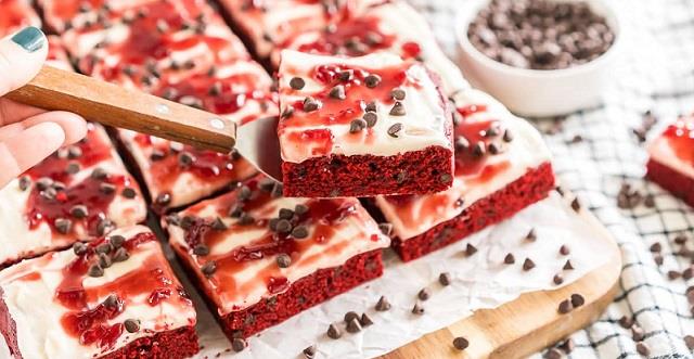 Mother’s Day 2025: इस मदर्स डे पर अपनी मां को Red Velvet Brownie से करें खुश, नोट कर ले रेसिपी