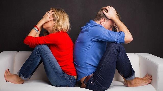 रिश्ते में बढ़ती तकरार को कम करने का आसान तरीका, बस ये 4 सवाल बचा सकते हैं आपका रिश्ता