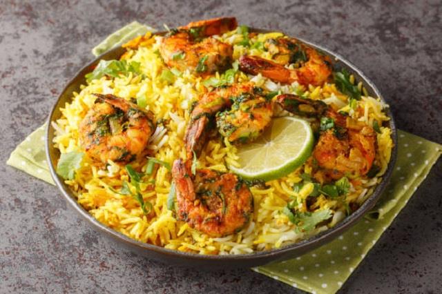 घर पर बनाएं रेस्टोरेंट जैसी Prawn Biryani, इस आसान रेसिपी के साथ