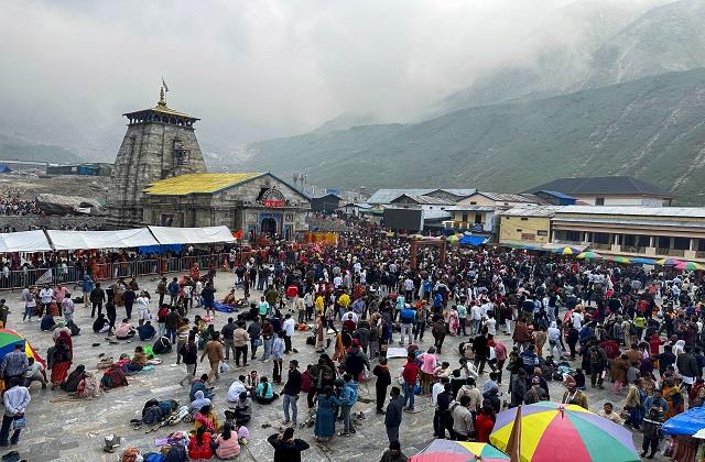 केदारनाथ यात्रा पर अशुभ छाया ! हेलीकॉप्टर क्रैश और लैंडस्लाइड के बाद धाम में फिर हुआ बड़ा हादसा