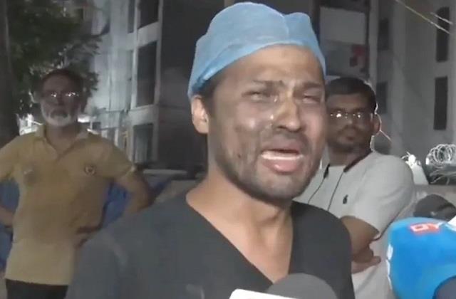 विमान हादसे के बाद इस डॉक्टर का रो-रो कर हुआ बुरा हाल, मीडिया से मांगी मदद