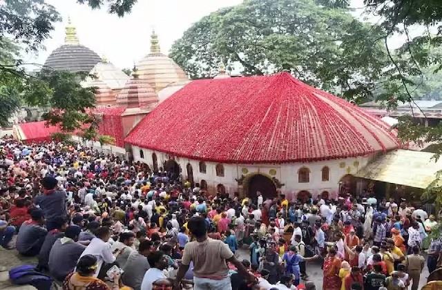 इस चमत्कारी मंदिर में होती है मां की योनि की पूजा, यहां 4 दिन तक माता को आते हैं Periods