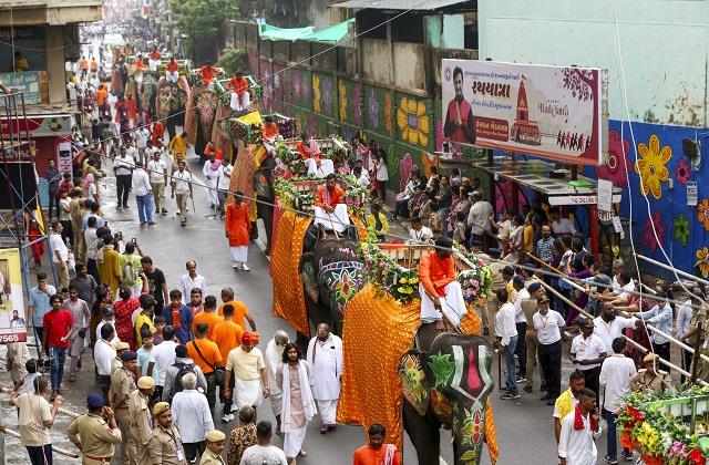जगन्नाथ रथ यात्रा में मची भगदड़, DJ  की तेज आवाज से बेकाबू हाथी दौड़े इधर- उधर