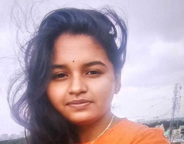 दिल टूटने के बाद जिदंगी भी हार गई लड़की, Sad Reel बनाते समय हो गई मौत