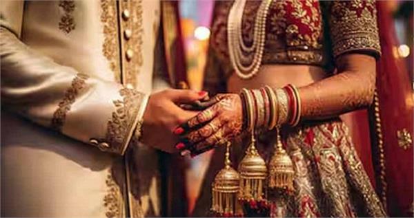 सुहागरात की रात दुल्हन ने बेडरूम में बुलाया बॉयफ्रेंड, दूल्हा पहुंचा तो उड़े होश