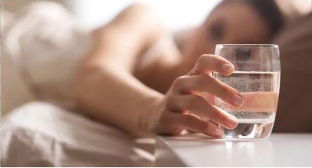 बार-बार नींद में मुंह सूखना हो सकता है किसी गंभीर बीमारी का संकेत, जानें क्या करें