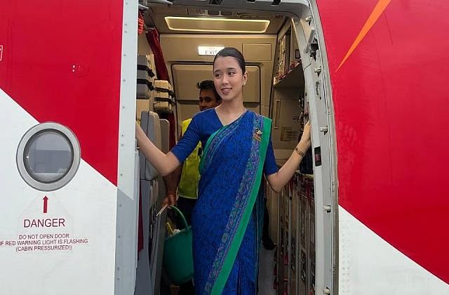 बेटी की मौत की बात मानने को तैयार नहीं एयर होस्टेस का परिवार, बोले- उसका Phone ऑन है, वह जिंदा है