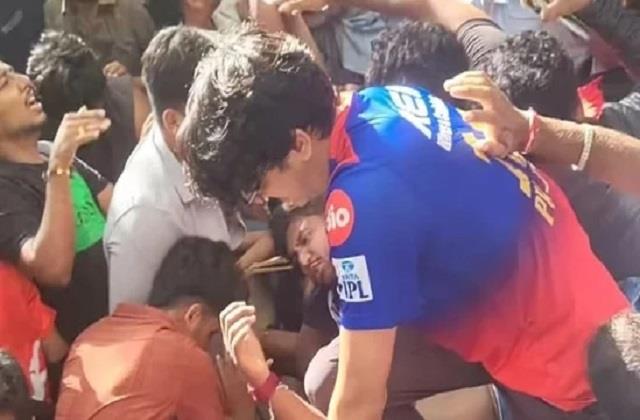 बेंगलुरु भगदड़ में पानी पूरी बेचने वाले ने भी खोया अपना जवान बेटा, बोला- एक करोड़ ले लो मेरा बच्चा दे दो