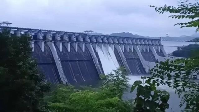 दो दिन की बारिश में गुजरात के 11 डैम हाई अलर्ट पर, 18 लोगों की मौत