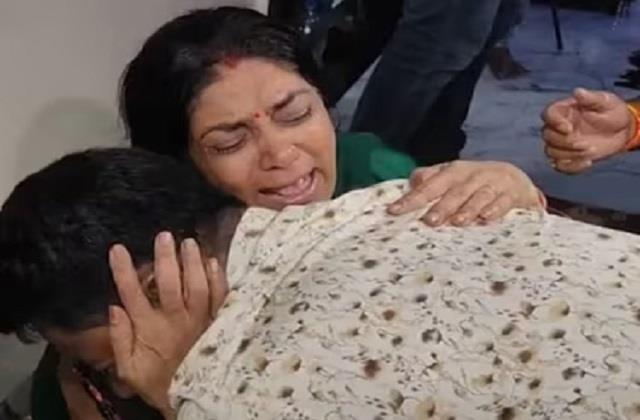 तुम्हारी बहन ने मेरे बेटे काे क्यों मारा... ? कातिल बहू के भाई से राजा रघुवंशी की मां ने पूछा ये सवाल