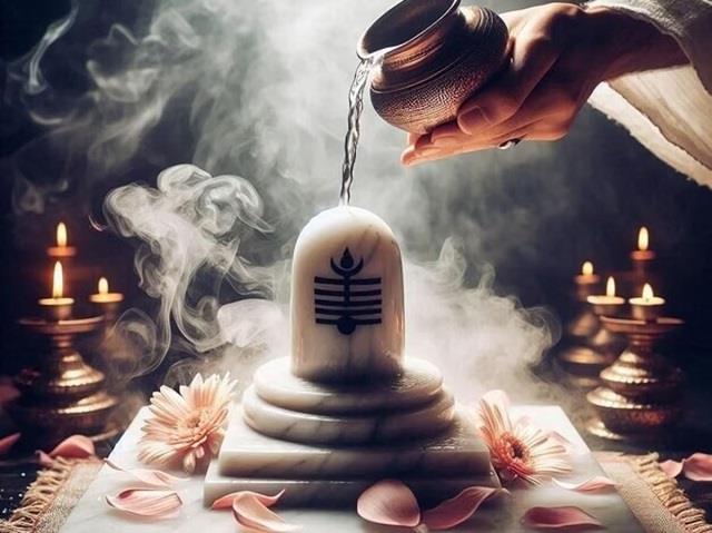 शिवलिंग पूजन करते समय न करें ये 5 गलतियां, वरना हो सकता है पाप!