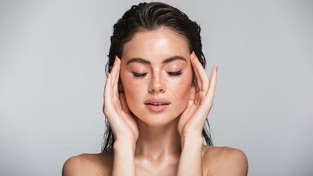 बारिश में Oily Skin की परेशानियों से बचने के आसान घरेलू नुस्खे