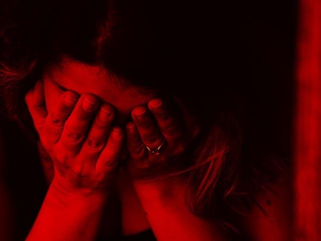 'मम्मी सो जाएं तो बॉयफ्रेंड से चैट करूं', मां ने किया मना तो फिर कर दिया ये गंदा खेल...