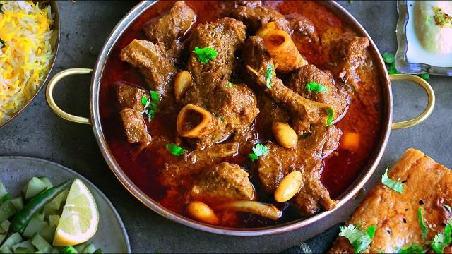 घर पर बनाएं आसान और टेस्टी Mutton Korma, इस रेसिपी साथ में