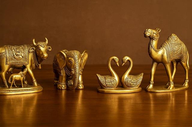 घर में रखें ये 5 जानवरों की मूर्तियां, किस्मत के बंद दरवाज़े खुद-ब-खुद खुल जाएंगे