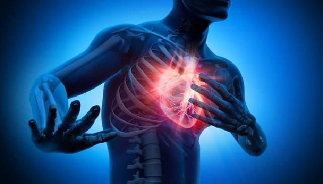 इन 5 लोगों में होता है Heart Attack का ज्यादा खतरा, दिल का दौरा आने पर फौरन करें ये काम