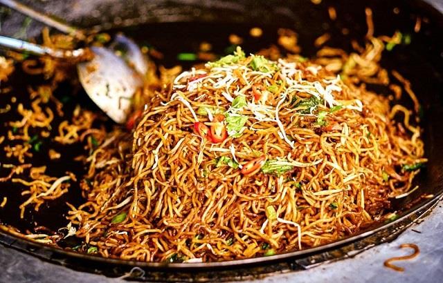 अब घर पर भी बनाएं बाजार जैसी Desi Chowmein, बिल्कुल आसान रेसिपी से