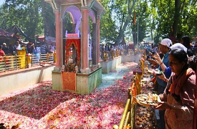 डर पर भारी पड़ी आस्था: पहलगाम हमले के बाद भी खीर भवानी मेले में पहुंचे कश्मीरी पंडित