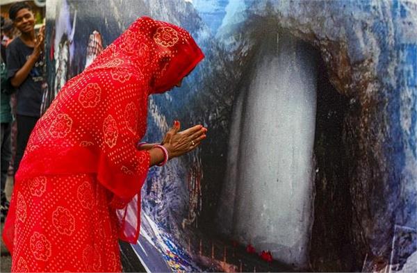 अमरनाथ के रास्ते में अनहोनी, एक श्रद्धालु की मौत के बाद रोकी गई यात्रा