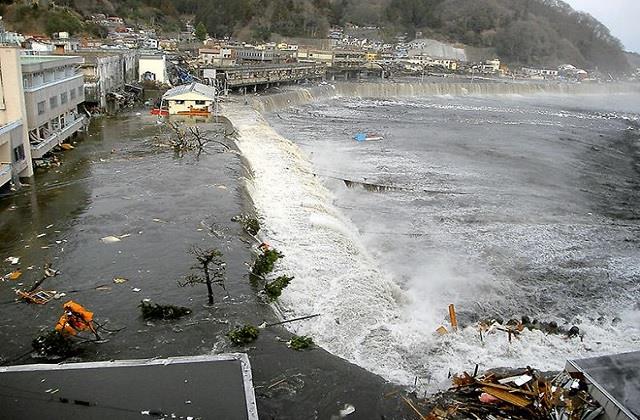 हिलने लगी इमारतें, घर से भागे लोग... रूस में 8.7 तीव्रता के शक्तिशाली भूकंप ने मचाई दहशत