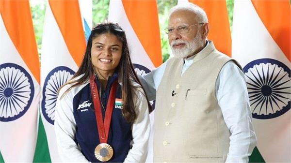 देश के लिए मिसाल बनीं सिमरन: आंखों की रोशनी और चलने की दिक्कत के बावजूद पैरालंपिक में जीता मेडल