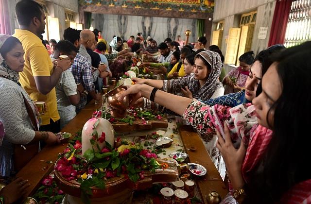 कहीं रुद्राभिषेक तो कहीं शिव मंत्रों की गूंज...  सावन के दूसरे सोमवार शिवालयों में लगा भक्तों का तांता