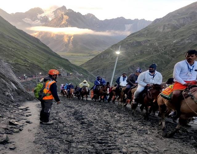 भोले के भक्तों के लिए बड़ी खबर, भारी बारिश के कारण फिर रोकी गई अमरनाथ यात्रा