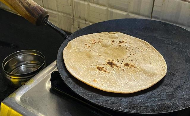 नाग पंचमी पर क्यों नहीं बनानी चाहिए रोटी? जानिए इसके पीछे की धार्मिक मान्यता