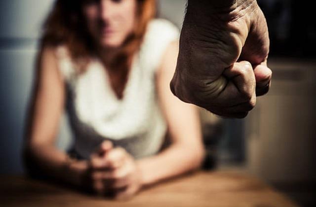 जालिम पति ने दांत से काट दी पत्नी की नाक, कर्ज को लेकर हुआ था दोनों में झगड़ा