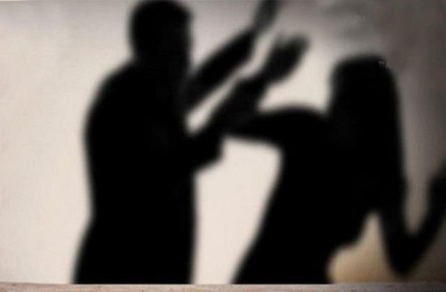 मुझे अरेस्ट कर लो, मैंने उसका गला घाेंट दिया.... बेटी को थप्पड़ मारने पर पति ने पत्नी को दी मौत की सजा
