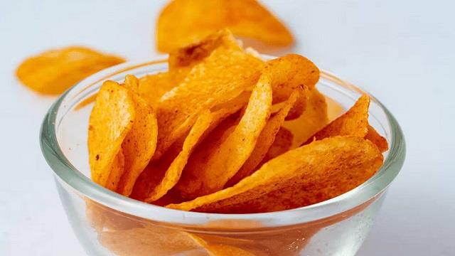 बच्चे को रोज पैकेटबंद स्नैक्स खिलाना न पड़ जाए भारी, डैमेज हो सकता है शरीर का ये अहम हिस्सा