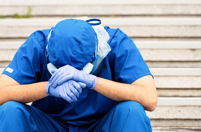 National Doctors' Day: दूसरों की जान बचाने वालों का कौन रखेगा ख्याल?  मानसिक बीमारियों से जूझ रहे हैं देश के डॉक्टर