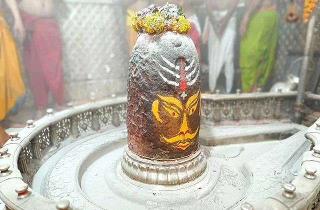वैदिक मंत्रोच्चार, भस्म का श्रृंगार' , महिलाओं की एंट्री बैन...  महाकाल की भस्म आरती के 10 मिनट की पूरी कहानी जाने यहां