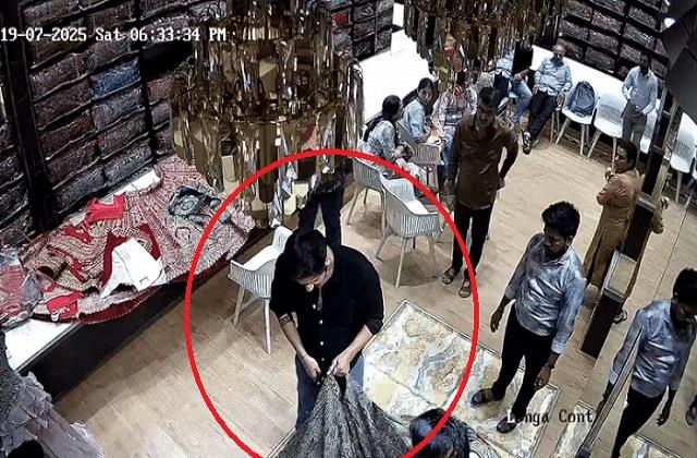 मंगेतर के लिए लड़के ने शोरूम में घुसकर फाड़ दिया लहंगा, कैमरे में कैद हुई ये बेफकूफी