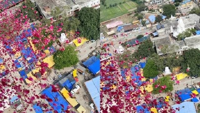सावन के दूसरे सोमवार गाजियाबाद में कांवड़ियों पर हेलीकॉप्टर से हुई फूलों की बारिश