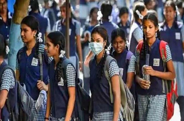 ‘ दिखाओ किसे पीरियड्स आए हैं…’  जांच के लिए स्कूल में छात्राओं के टीचर ने उतरवाए कपड़ें