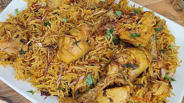 सावन के पहले सोमवार को व्रत खोलने के लिए मंगाई वेज बिरयानी, निकला चिकन, जानें पूरा मामला