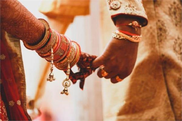 शादी में हो रही है देरी? सावन के सोमवार को जरूर करें ये अचूक उपाय