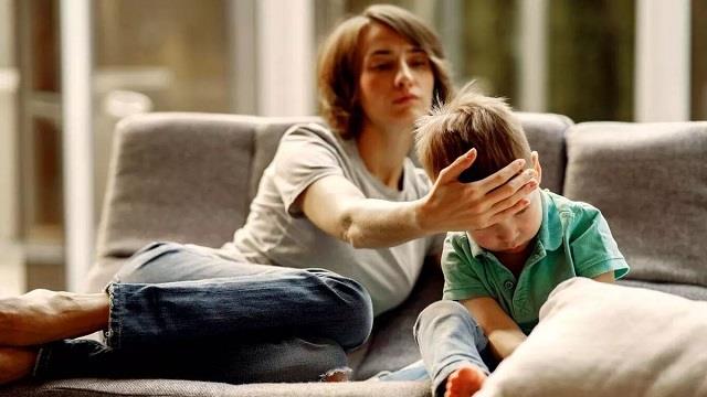 बदलते मौसम में बच्चों को बीमारियों से कैसे बचाएं? इम्युनिटी बढ़ाने के लिए ये फूड्स ज़रूर दें