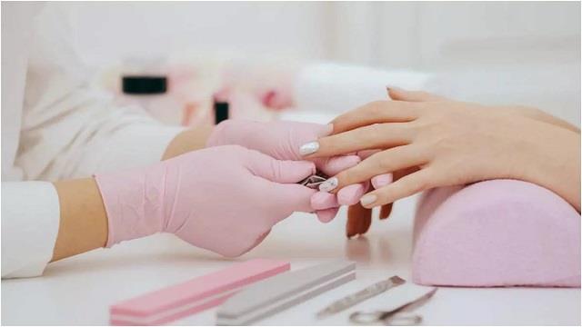 23 साल की लड़की को मैनीक्योर कराना पड़ा महंगा! नाखून से ये खतरनाक वायरस चला गया अंदर