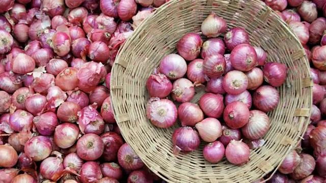 90% लोग नहीं जानते प्याज स्टोर करने का 100 साल पुराना तरीका, जिससे सड़ने की नहीं रहती दिक्कत