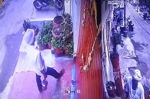 पहले दूध में थूकता था फिर घर- घर इसे बेचता था, दूधिये का थूकने वाला वीडियो हुआ वायरल