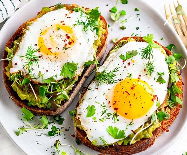 घर पर बनाएं हेल्दी Avocado Toast, इस रेसिपी के साथ