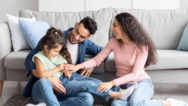 बच्चों का दोस्त बनने के लिए पेरेंट्स अपनाएं ये 7 तरीके, रिश्ता बना रहेगा मजबूत