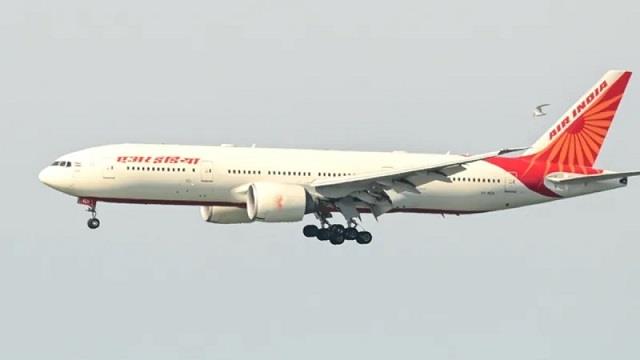 एयर इंडिया की फ्लाइट में लगी आग, हांगकांग से दिल्ली आ रहा था विमान