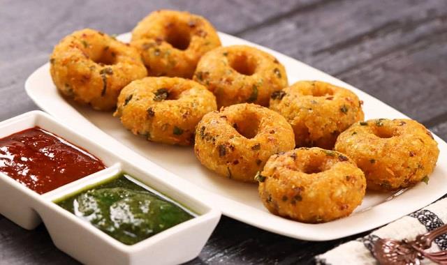 घर पर आसानी से बनाएं टेस्टी और कुरकुरे Medu vada