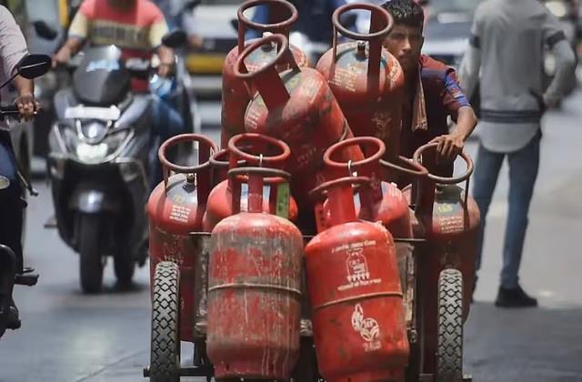 अगस्त के पहले दिन ही मिली गुड न्यूज, LPG सिलेंडर की कीमतों में हुई भारी कटौती
