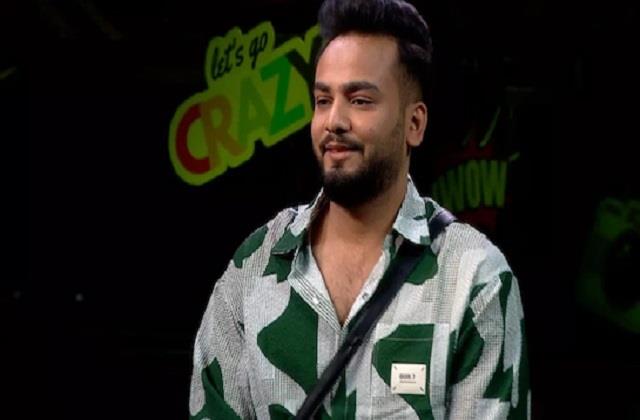 Bigg Boss विनर एल्विश यादव के घर हुई फायरिंग, बदमाशों ने किए 24 से 25 राउंड फायर